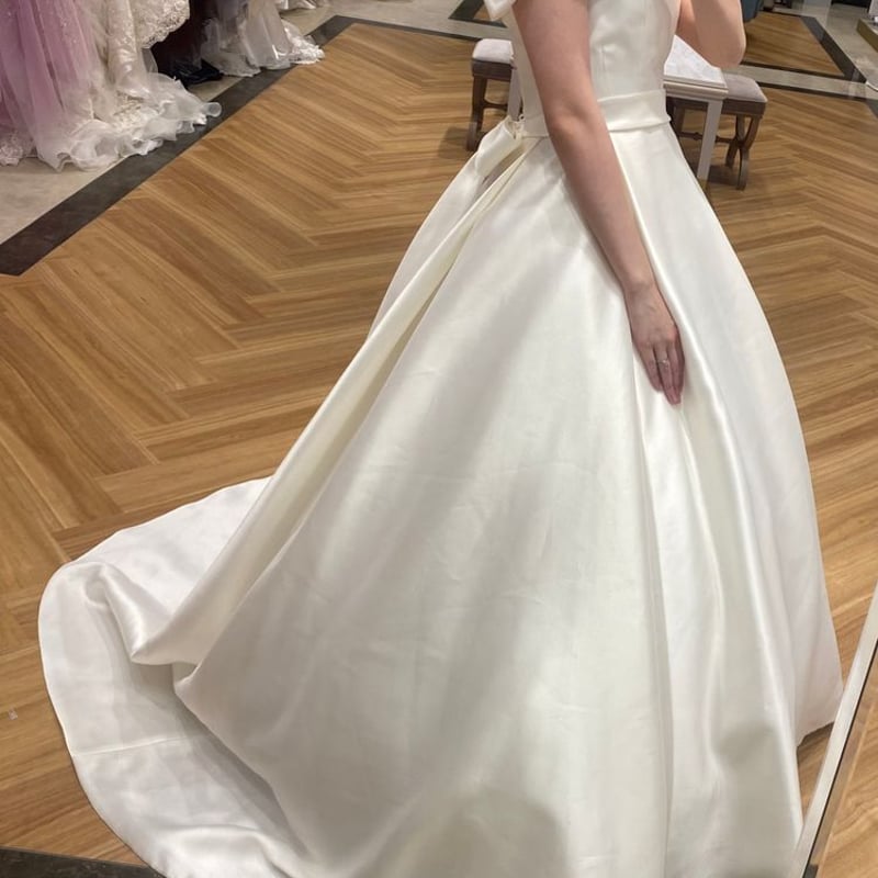 ウェディングドレス 姫袖 可愛い ふっくら柔らかなバックリボン 素敵  