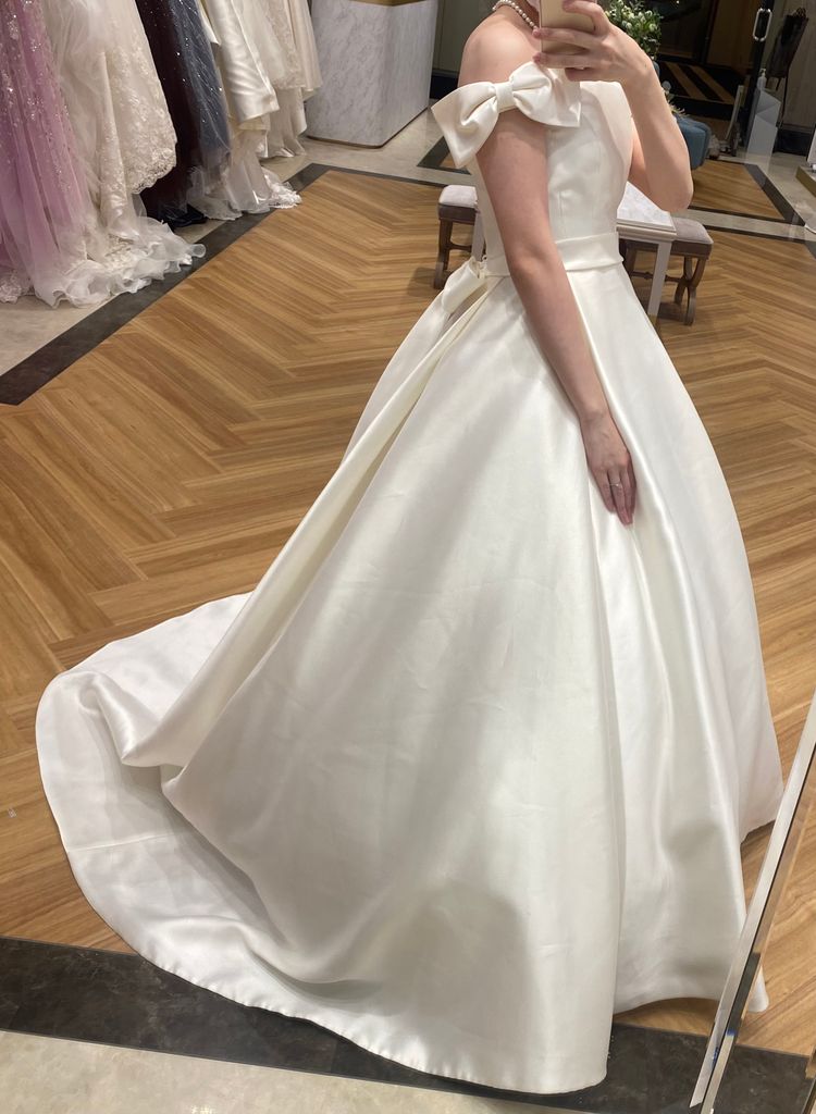 ウェディングドレス 姫袖 可愛い ふっくら柔らかなバックリボン 素敵  