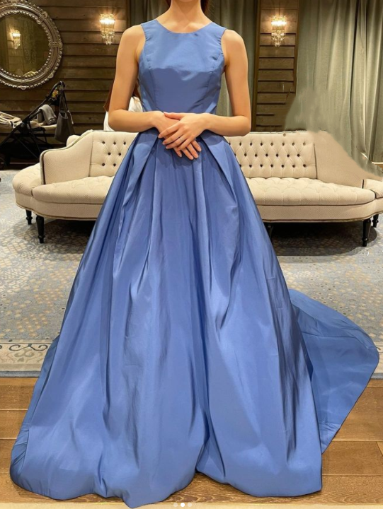 ウェディングドレス ブルー サテン エレガント くるみボタン Aライン  