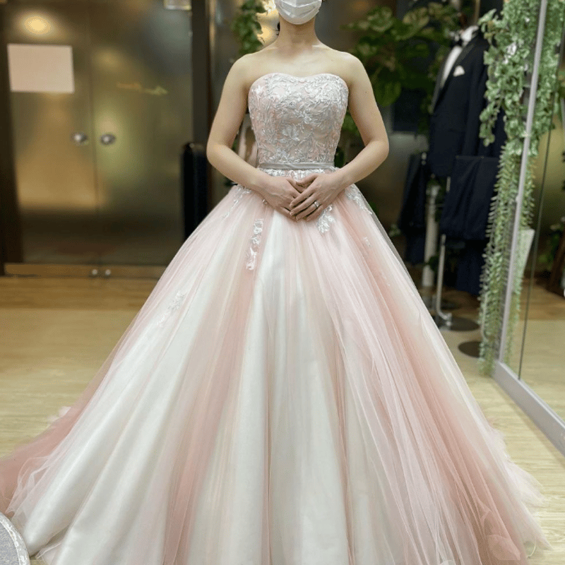 ウェディングドレス カラードレス 薄ピンク ふっくら柔らかなバック  