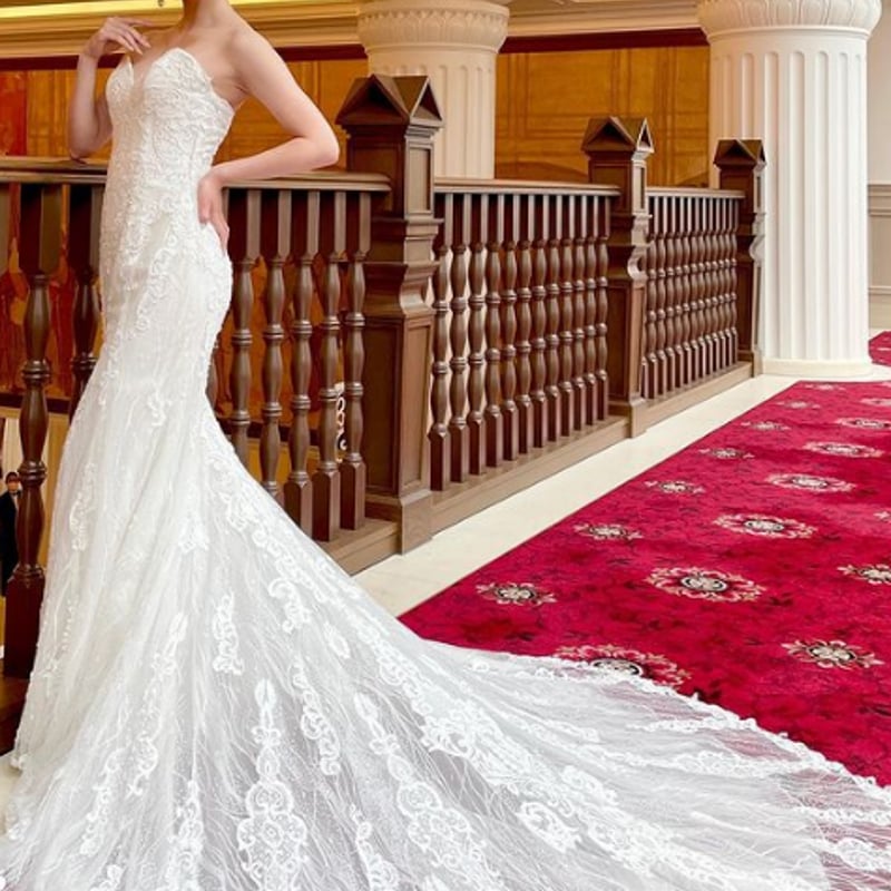 贅沢な総レース ウエディングドレス ベアトップ ミニトレーン 細見え  