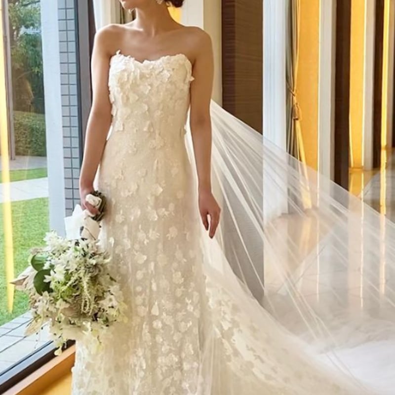 エアリー感 ウエディングドレス 贅沢な総レース ベアトップ ソフト  