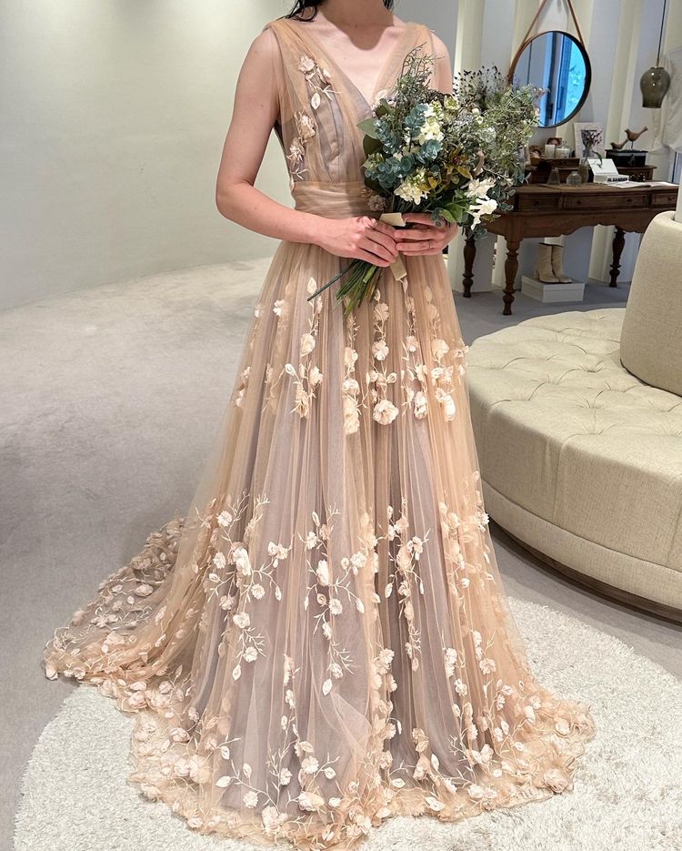 カラードレス ウェディングドレス 3D立体レース刺繍 背中見せ 花嫁  