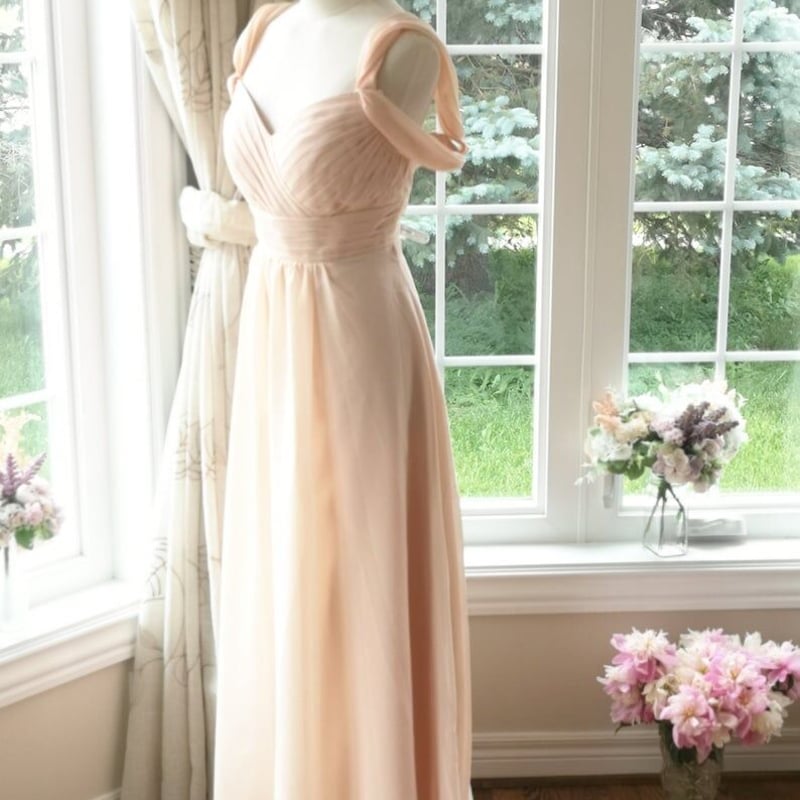 上品！薄ピンク パーティードレス スレンダーライン ふんわりシフォン  