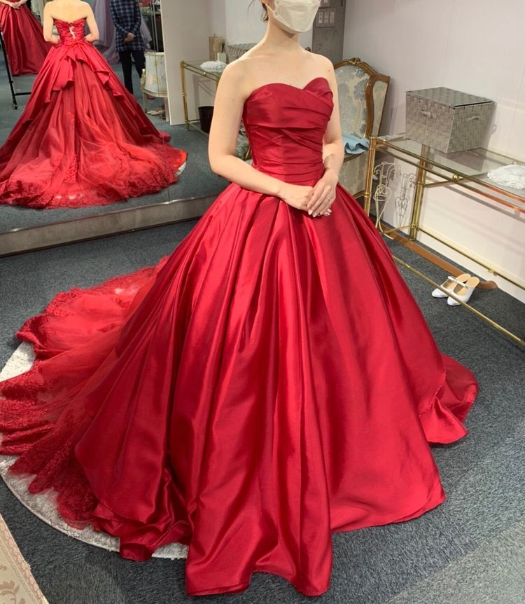 ウェディングドレス カラードレス ボルドー色 裾に繊細レースを  