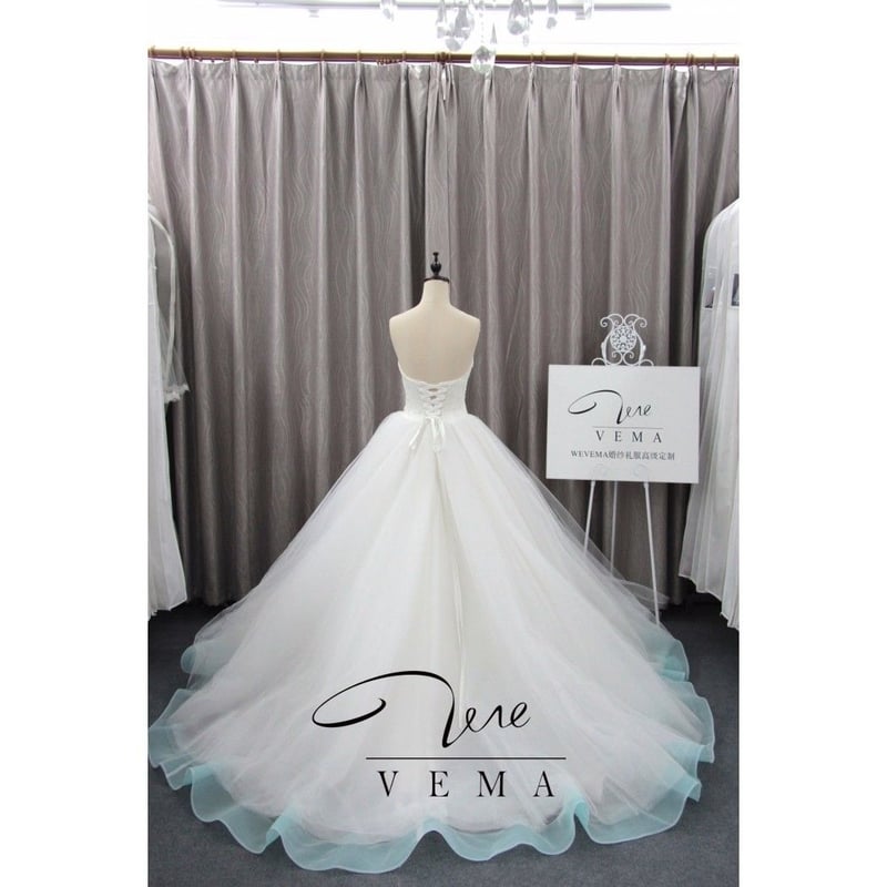 優雅で華やかな印象のウェディングドレス ドレスワンピース結婚 優雅で華やかな印象のウェディングドレス ドレスワンピース結婚