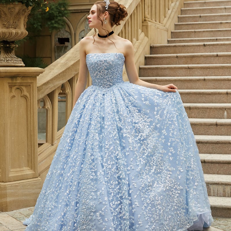 ウエディングドレス 水色 プリンセスライン フレアスカート 背中