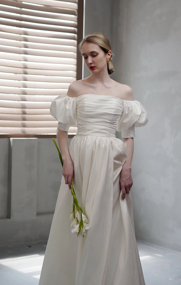 パフスリーブウエディングドレス オフホワイト オフショルダー