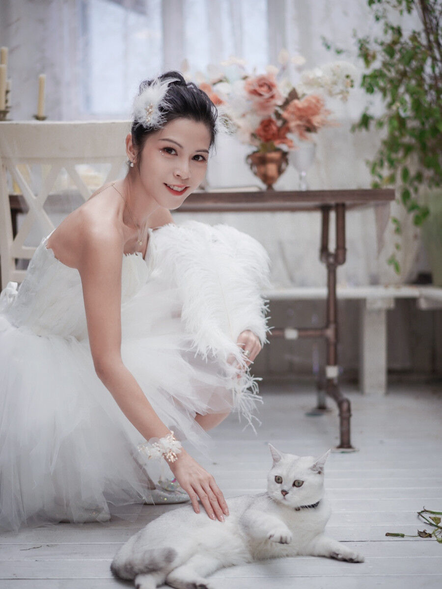 大人気上昇 ベアトップ パーティードレス オフホワイト ソフトチュール  