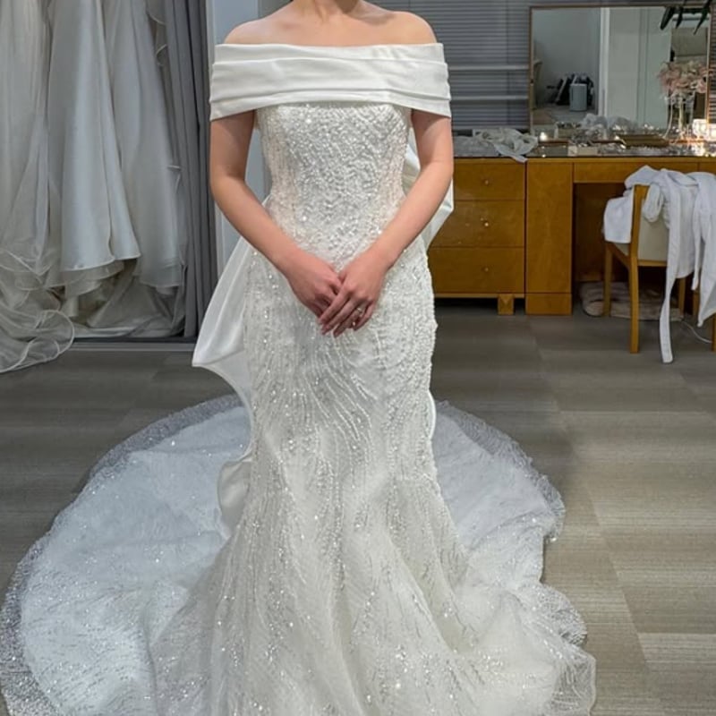 ウエディングドレス オフホワイト キラキラ光る刺繍 取り外し