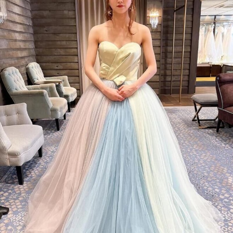 カラードレス レインボー ベアトップ 柔らかく重ねたチュールスカート  