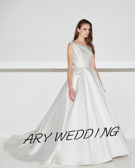 高品質！ウエディングドレス オフホワイト 背中見せ 華やかなトレーン  