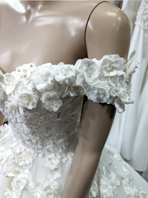 豪華！ ウエディングドレス ソフトチュール ロングトレーン