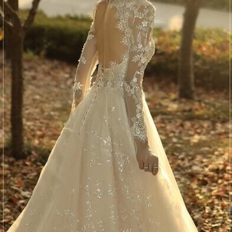 高品質！長袖 ウエディングドレス オフホワイト 背中見せ 華やかな  