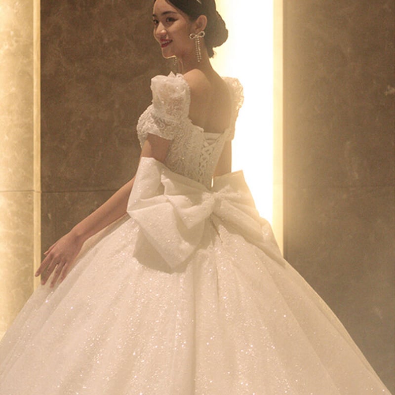 豪華！ラウンドネック ウエディングドレス 華やかなトレーン 姫袖 挙式  