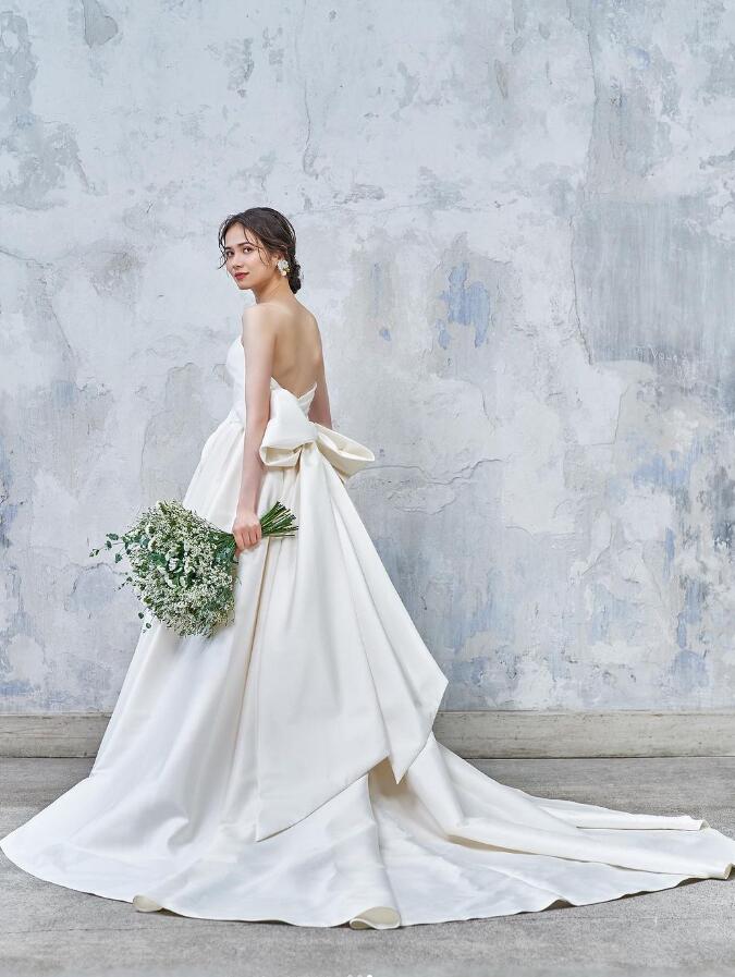 ウェディングドレス ふっくら柔らかなバックリボン ベアトップ