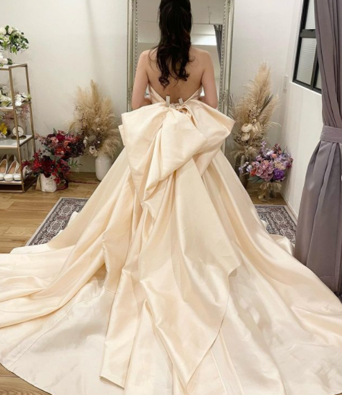 アイボリー ストラップレス Aライン ウェディングドレス　M アイボリー Aライン ウェディングドレス