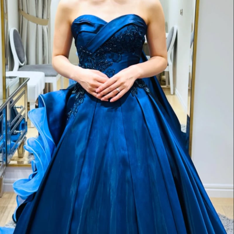 カラードレス ブルー ベアトップ キラキラ光る刺繍 華やかな