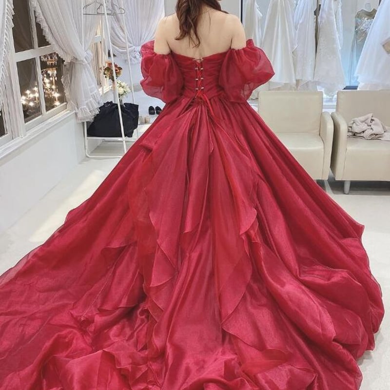 ウエディングドレス 赤 オーガンジー パフスリーブ ラッフル