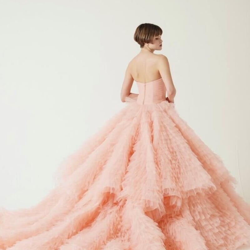 華やか カラードレス 薄ピンク ベアトップ 食わ ふわふわドレス  