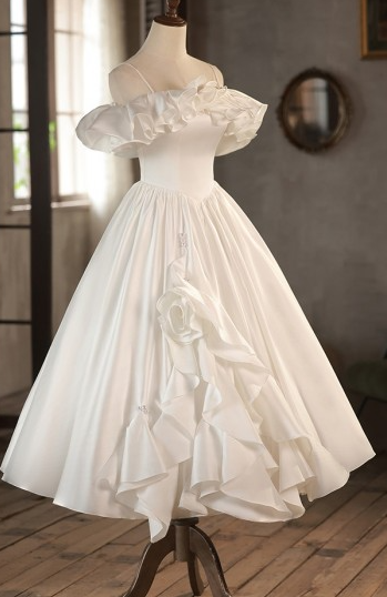 ✨セール✨現品限り✨新品✨ウェディングドレス サテン オフショル フリル ミニ丈 オフショル ウェディングドレス クリスタルサテン地 | MINLADY BRIDE