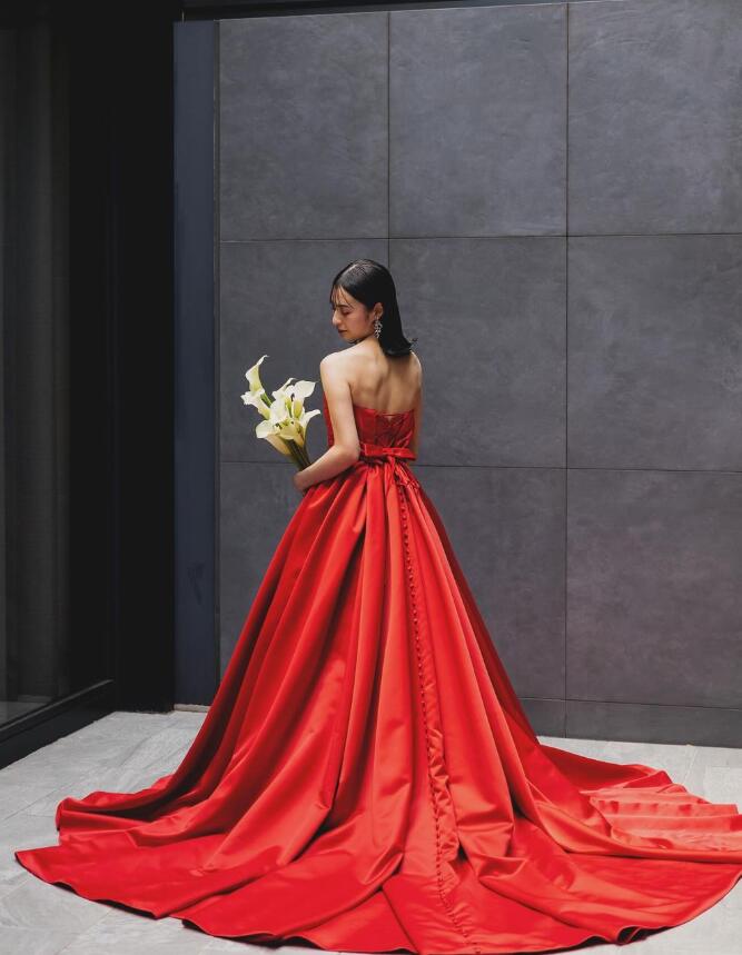 パーティードレス 赤 ビスチェドレス 派手な 光沢サテン 結婚式 | David