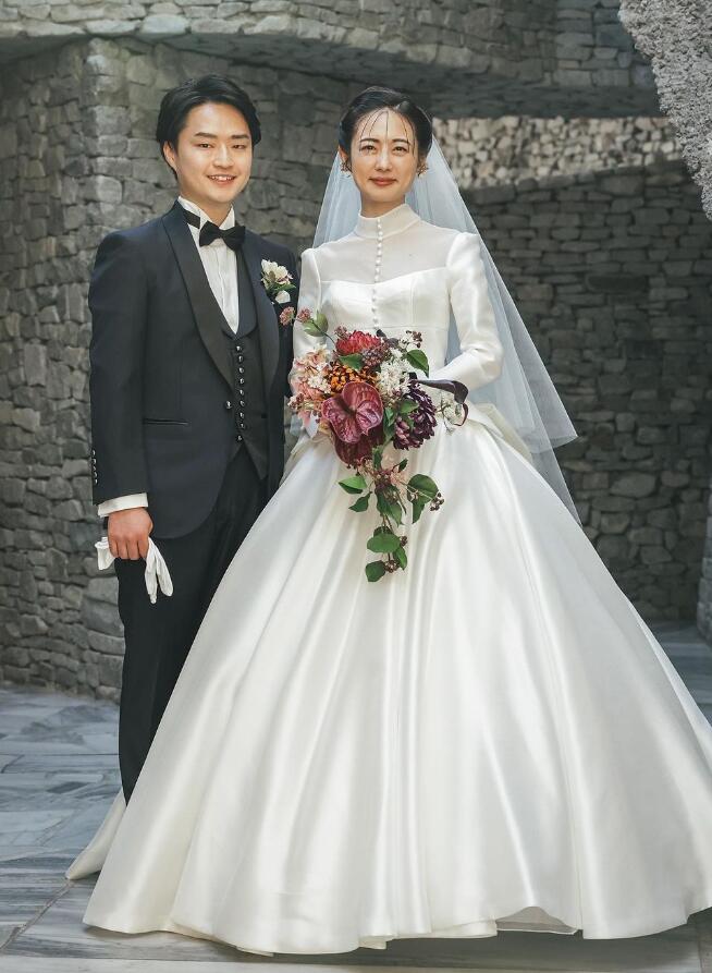 高品質！ ウェディングドレス くるみボタン ロングスリーブ ふっくら  