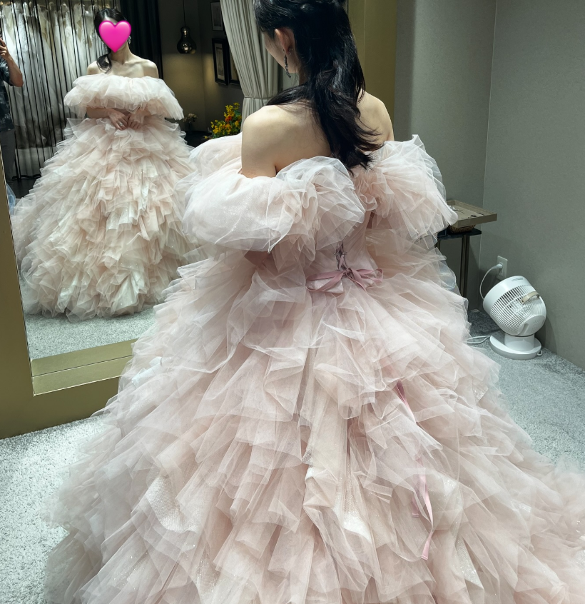 カラードレス ピンク オフショルダー 編み上げ 華やかなトレーン