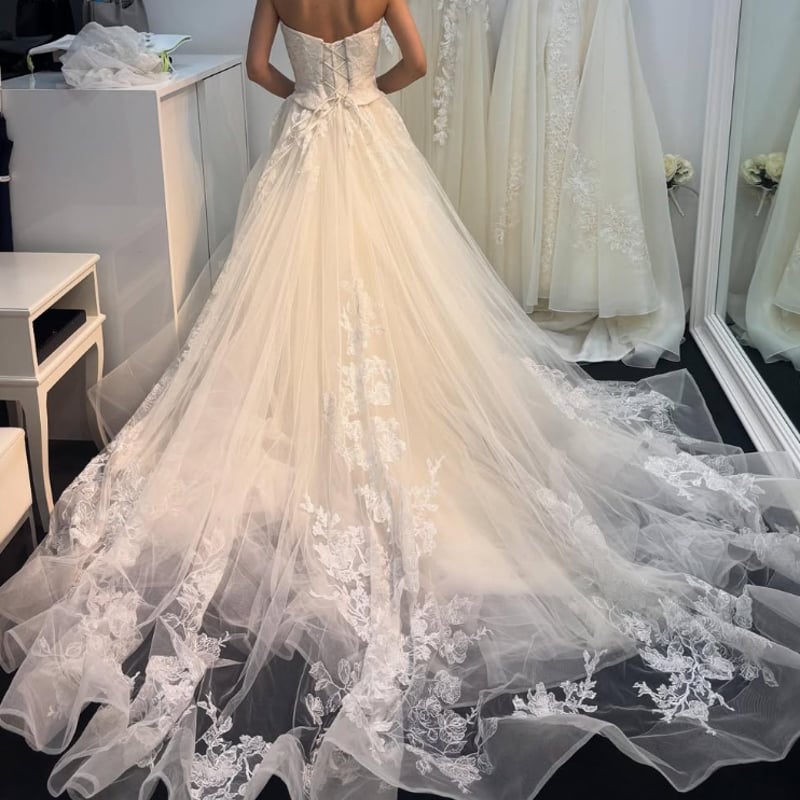 ウェディングドレス ホワイト 花柄刺繍 ホワイトウェディングドレス 花柄刺繍 ウェディングドレス