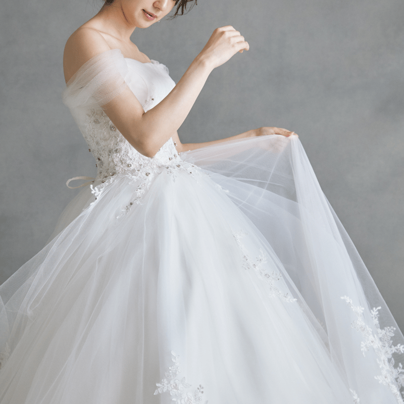 ウエディングドレス 3D立体レース刺繍 オフショルダー ソフト