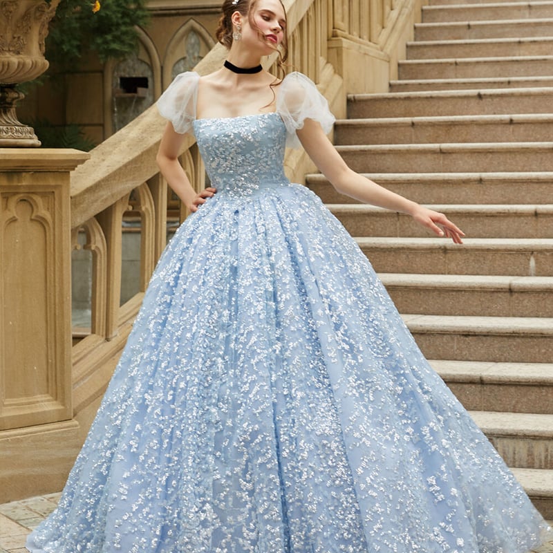 ウエディングドレス 水色 プリンセスライン フレアスカート 背中見せ