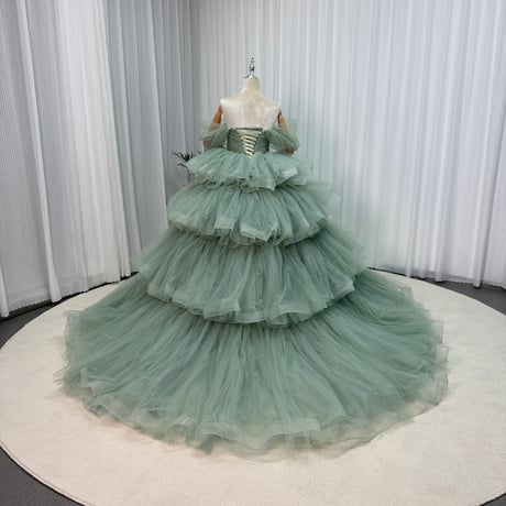 カラードレス   グリーン シークインチュール 取り外し可能なオフショルダー 編み上げ 華やかなトレーン 結婚式  前撮り