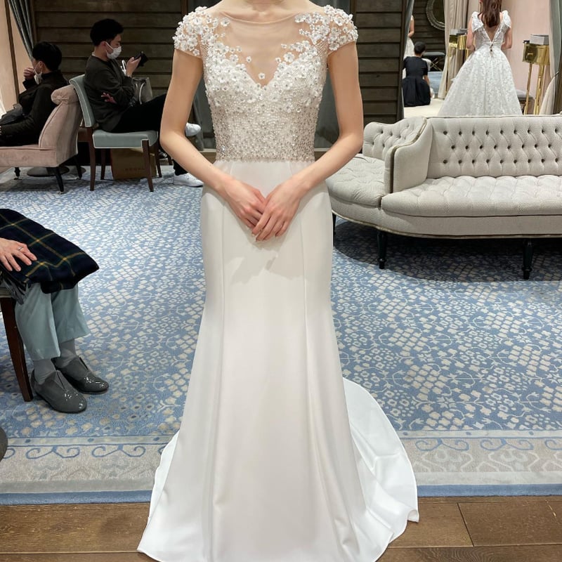 ウエディングドレス オフホワイト 3D立体レース刺繍 キラキラの