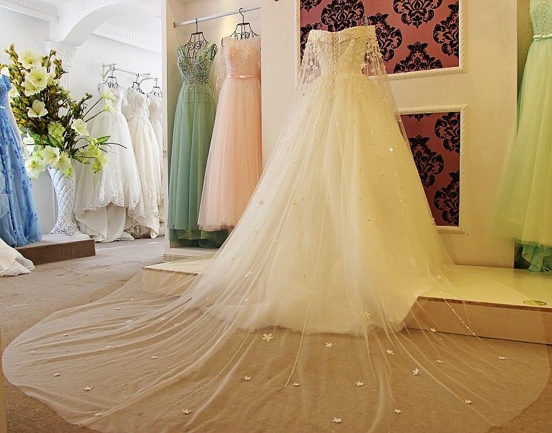 高級手作りウェディングドレス、トレーン50 高級手作りウェディングドレス 人気新品 上品！ 華やか トレーン