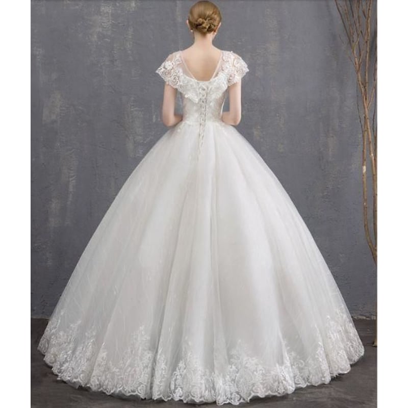 【美品】ホワイト　ビジュー付き豪華 ロングドレス シーザー風　ホワイトドレス ホワイト 上品なお姫様風ウエディングドレス シンプル ロング