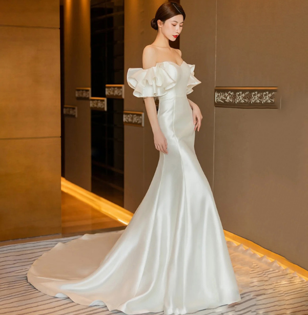 ファッションC131 プリンセスAライン オフショルダー ボリュームフリル 光沢感 ドレス