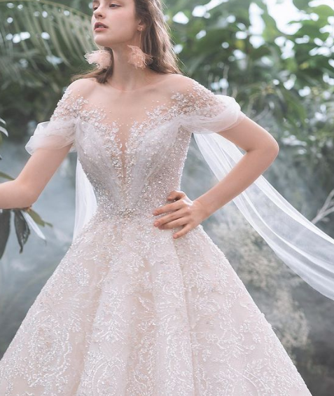 華やか ウエディングドレス ビジュードレス 薄シャンパンの色 オフ  