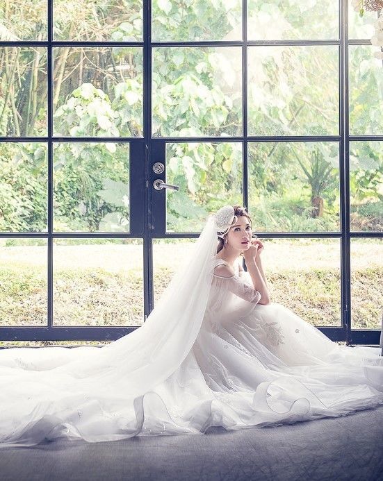 ウエディングドレス ホワイト 上質オーガンジー 深Vネックド ロング  