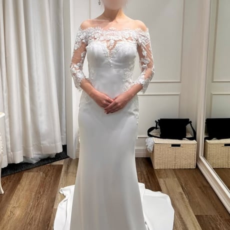 ウエディングドレス   オフホワイト   七分袖丈    繊細なレース   細見えシルエット   ソフトマーメイドライン   華やかなトレーン   結婚式