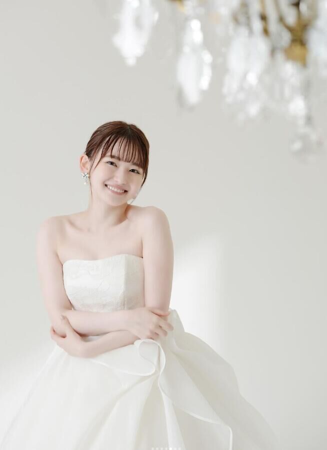 ウェディングドレス ベアトップ ラッフルフリル オフホワイト 花嫁 | Da