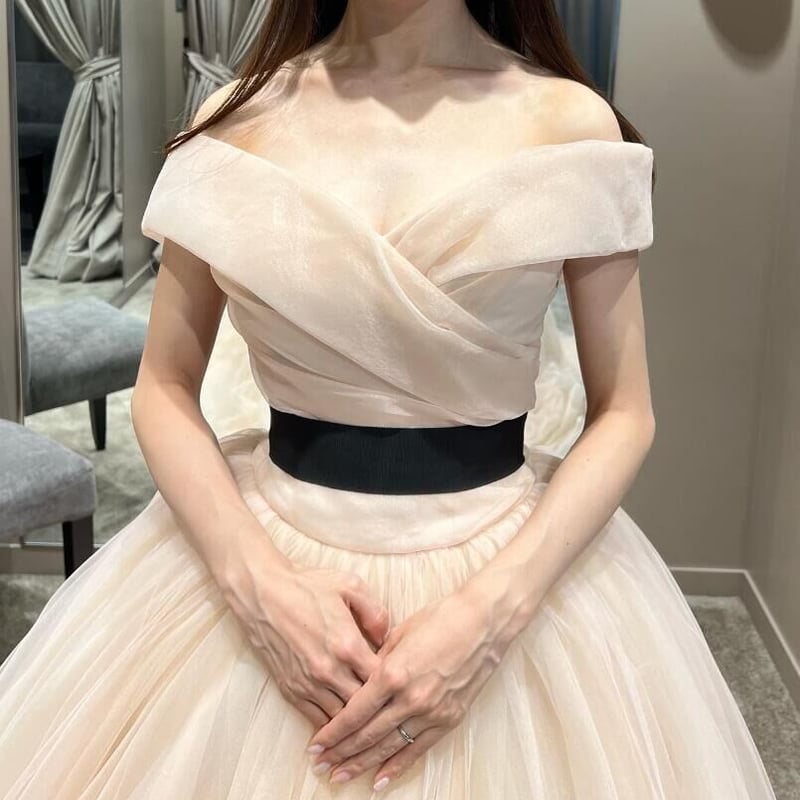 カラードレス ベルト オフショルダー 薄シャンパンの色 背中見せ  