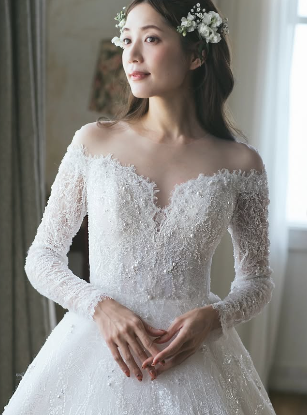 ウエディングドレス ホワイト ラウンドネック ロングスリーブ 編み上げ