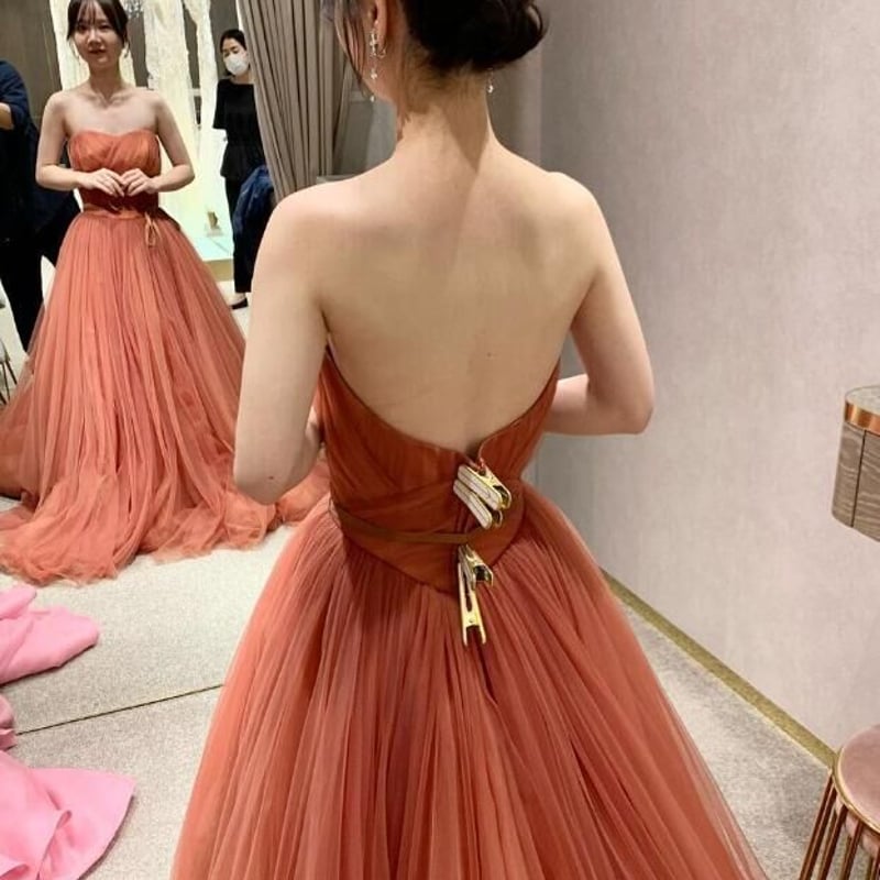 上品！ カラードレス テラコッタ色 柔らかく重ねたチュールスカート  