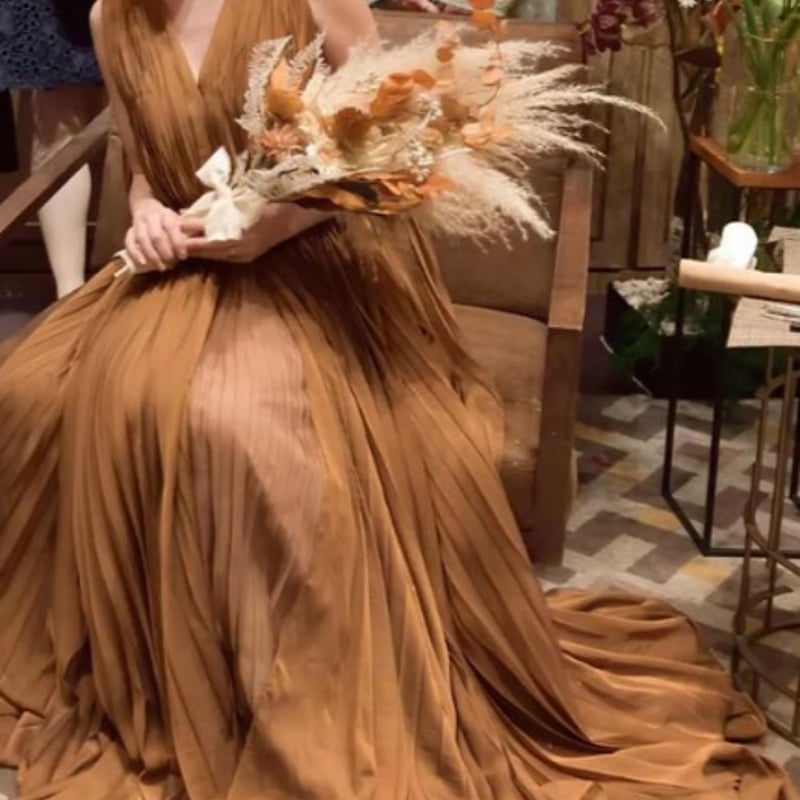 豪華！カラードレス 前撮り テラコッタ色 Vネックドレス ソフト  