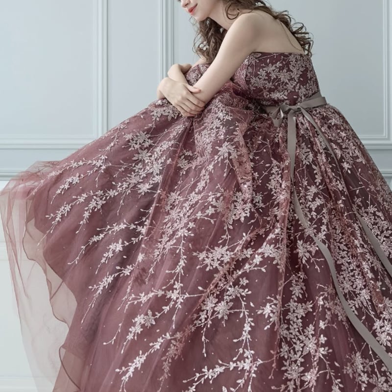 カラードレス テラコッタ色 ベアトップ キラキラ光る刺繍 華やかなトレ