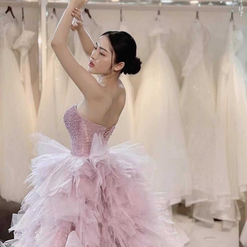 高品質！カラードレス 薄ピンク ベアトップ 華やかなトレーン 柔らかく  