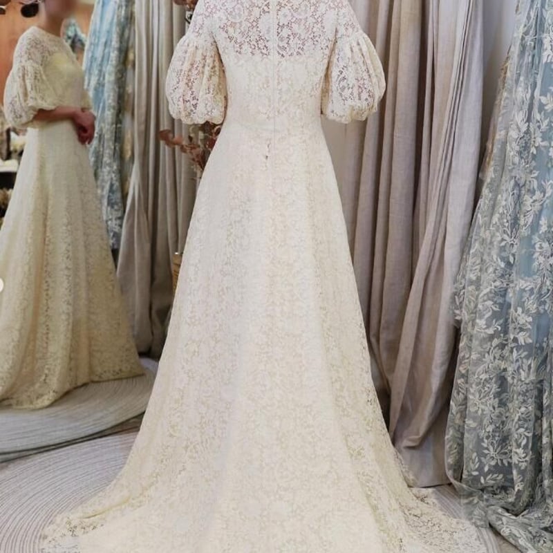 ウエディングドレス 贅沢な小花総レース 半袖 ロングトレーン  