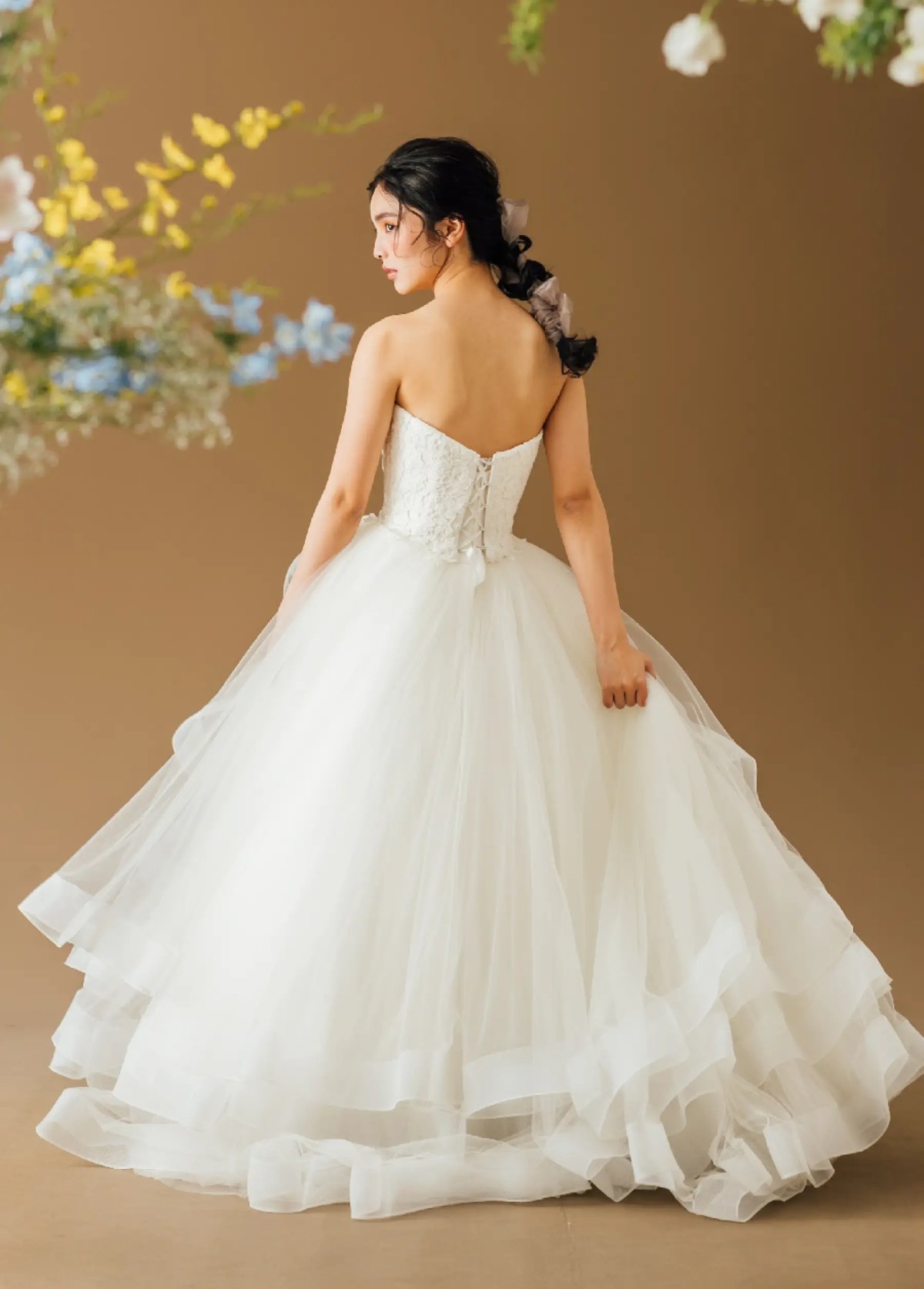 ウェディングドレス 流れる透け花レース ラッフルフリル 床付く  