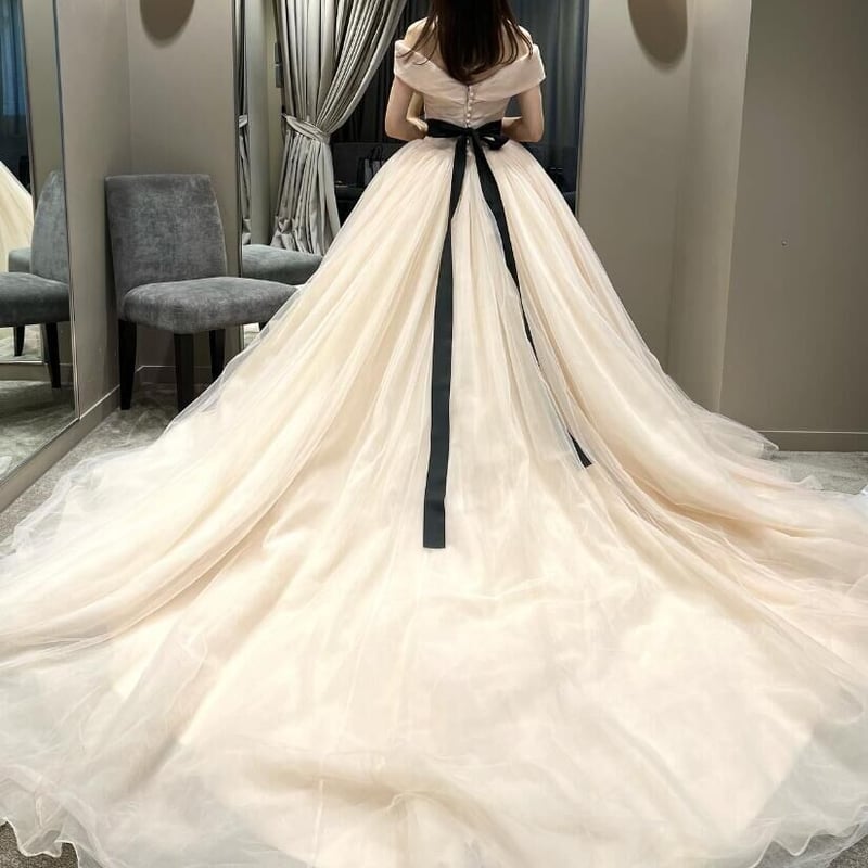 カラードレス ベルト オフショルダー 薄シャンパンの色 背中見せ  