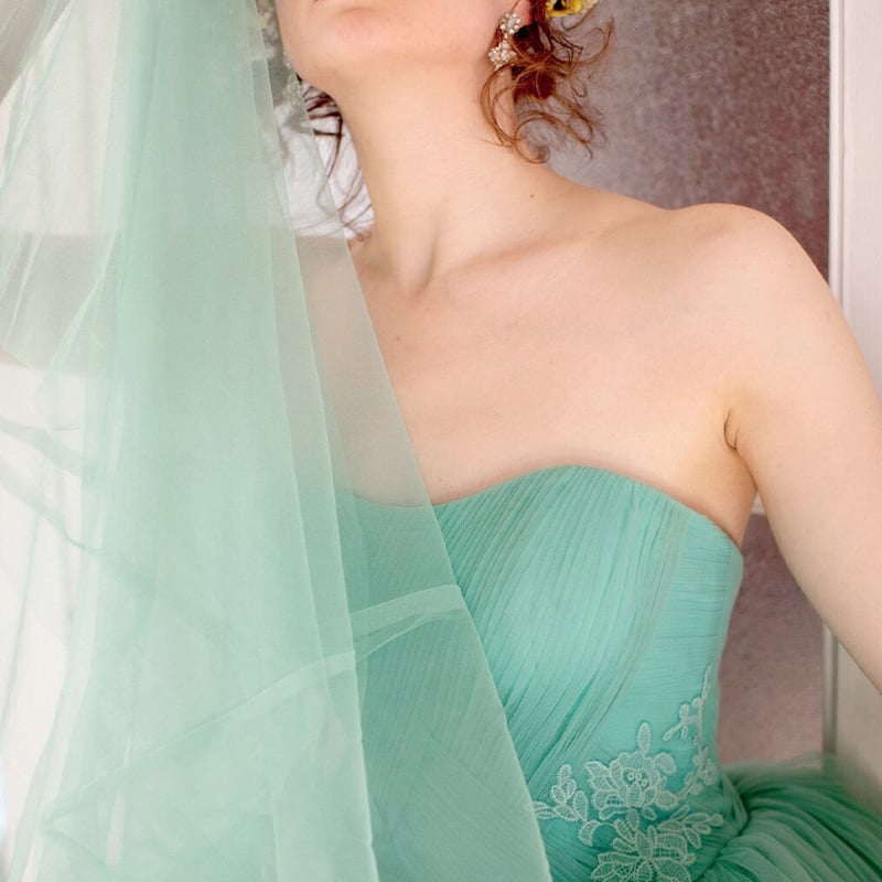 カラードレス 薄緑色です チュールスカート 編み上げ ベアトップ  